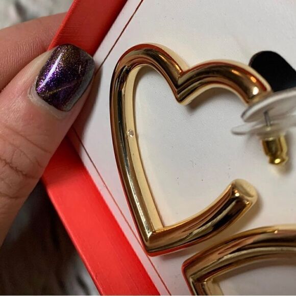 🆕 PINK LINEN | Gold Plated Heart Earrings - Picture 3 of 3